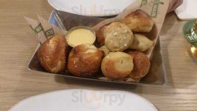 Blvd & Main Taphouse