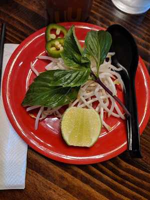 Xinhxinh Vietnamese Bistro