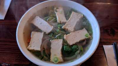 Xinhxinh Vietnamese Bistro