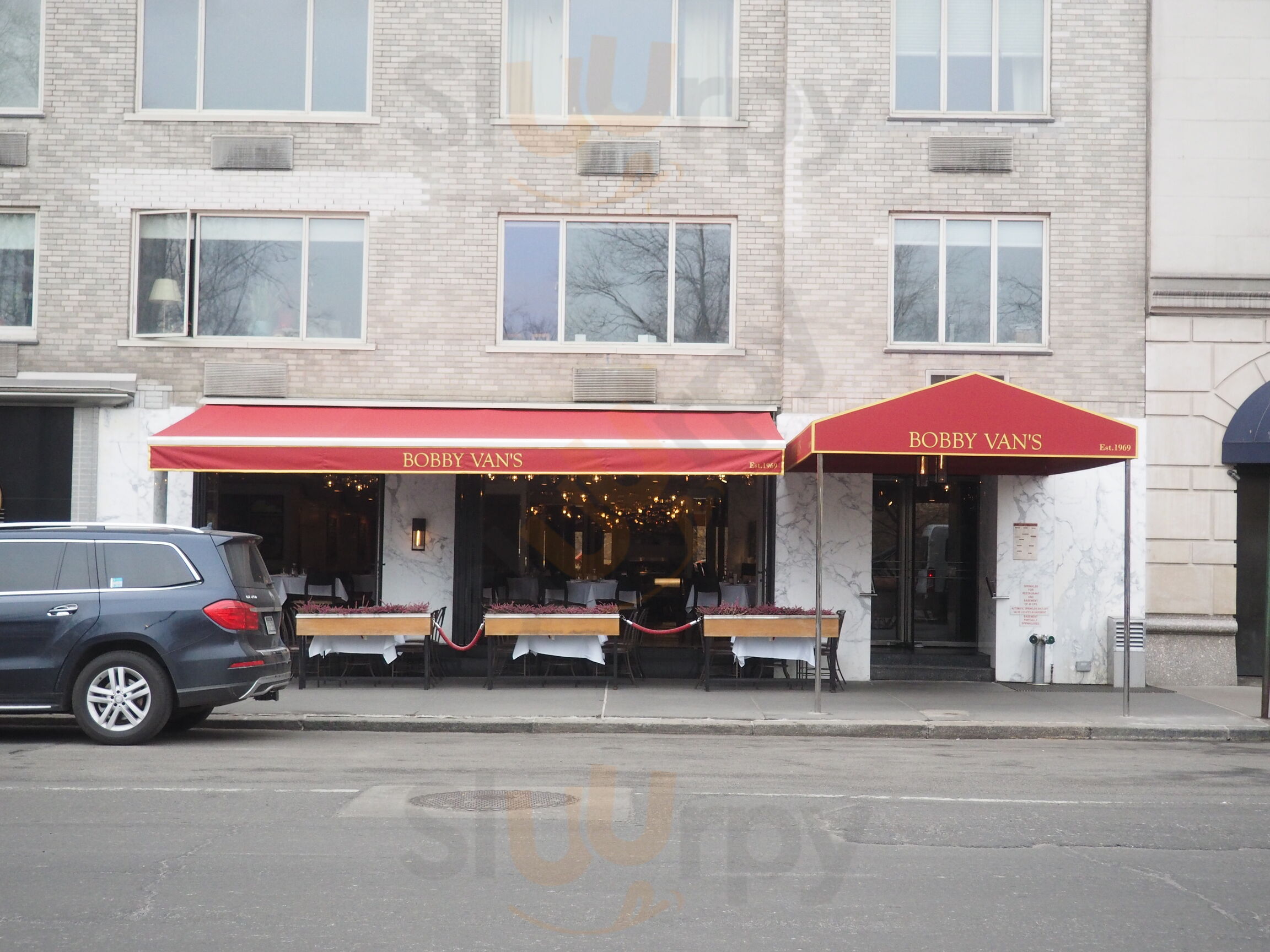 Bobby Van's Central Park South