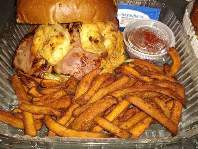 Ummi Dee's Burger Bistro