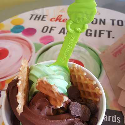 Red Mango Frozen Yogurt And Smoothies