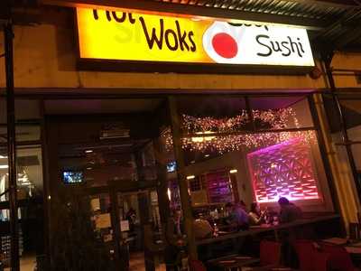 Hot Woks Cool Sushi - Willis Tower