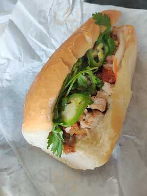 Houng Xua White Center Deli