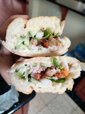 Houng Xua White Center Deli