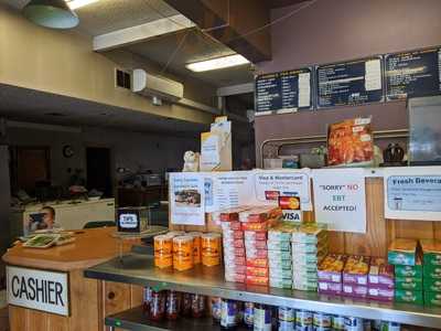 Houng Xua White Center Deli