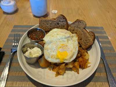 Den - Dine Entertain Network