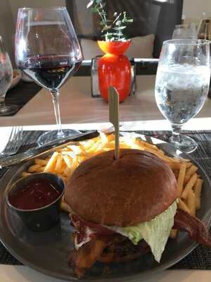 Den - Dine Entertain Network