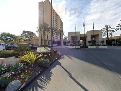 Den - Dine Entertain Network