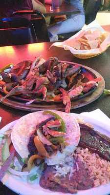 El Tiburon Seafood & Grill