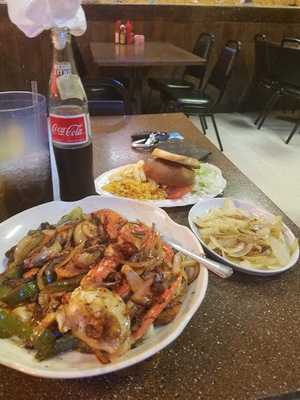 El Tiburon Seafood & Grill