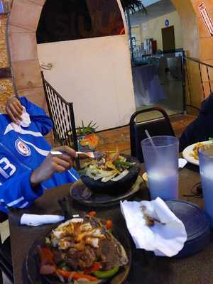 El Tiburon Seafood & Grill