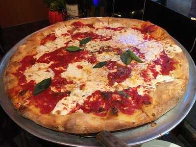 Bella Vita Pizzeria & Trattoria