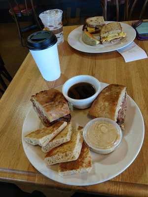 Chely's Bakery & Deli