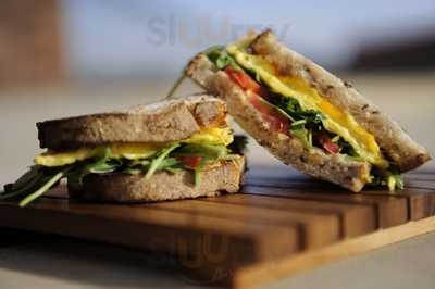 Chely's Bakery & Deli