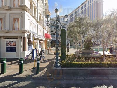 Shake-n-burger @ The Veneitan