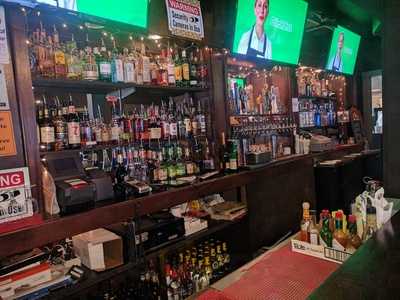 Putter's Bar & Grill