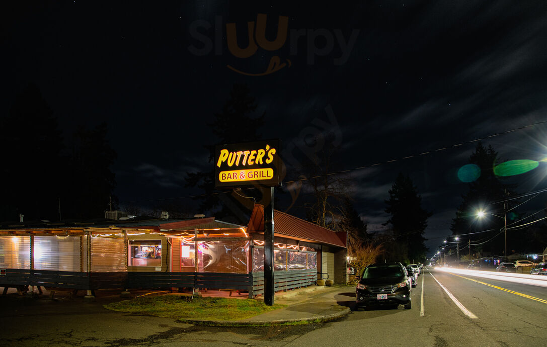 Putter's Bar & Grill