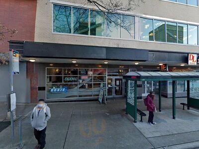 Wing Central On The Ave