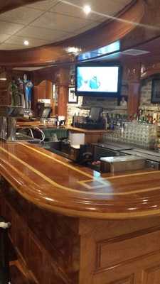 Yak-zies Bar And Grill