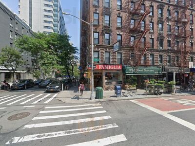 Famous Famiglia Pizza