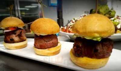 Modern Restaurant & Bar