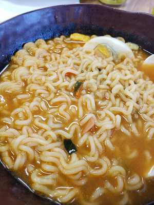 Maui Rose Hawaiian Barbecue