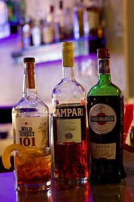 5th Avenue Pub & Restaurant