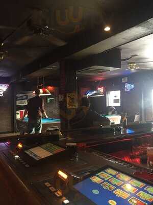 5th Avenue Pub & Restaurant