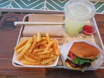 Shake Shack Little Italy