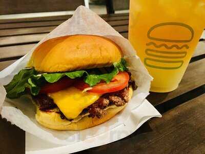 Shake Shack Little Italy