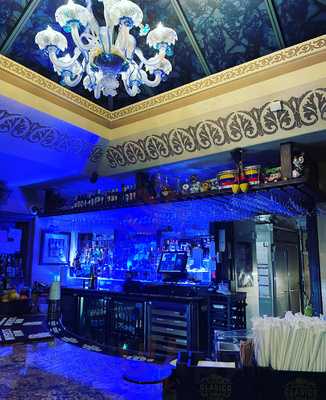 El Caserio Silver Lake