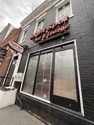 Right Spot Restaurant & Bar