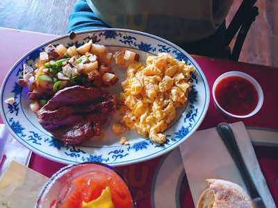 Greg's Backyard Bar & Grill