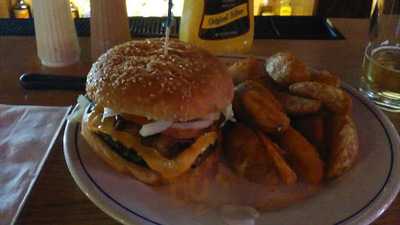 Greg's Backyard Bar & Grill