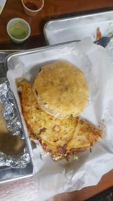 Los Alambres Torteria Taqueria