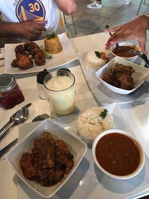 Rosy's Cakery & Cafe