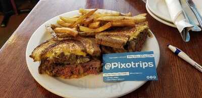 Dylans Tavern & Grill