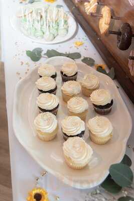 Rolling In Dough Bakery And Custom Cakes