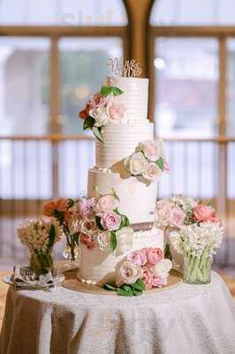 Rolling In Dough Bakery And Custom Cakes