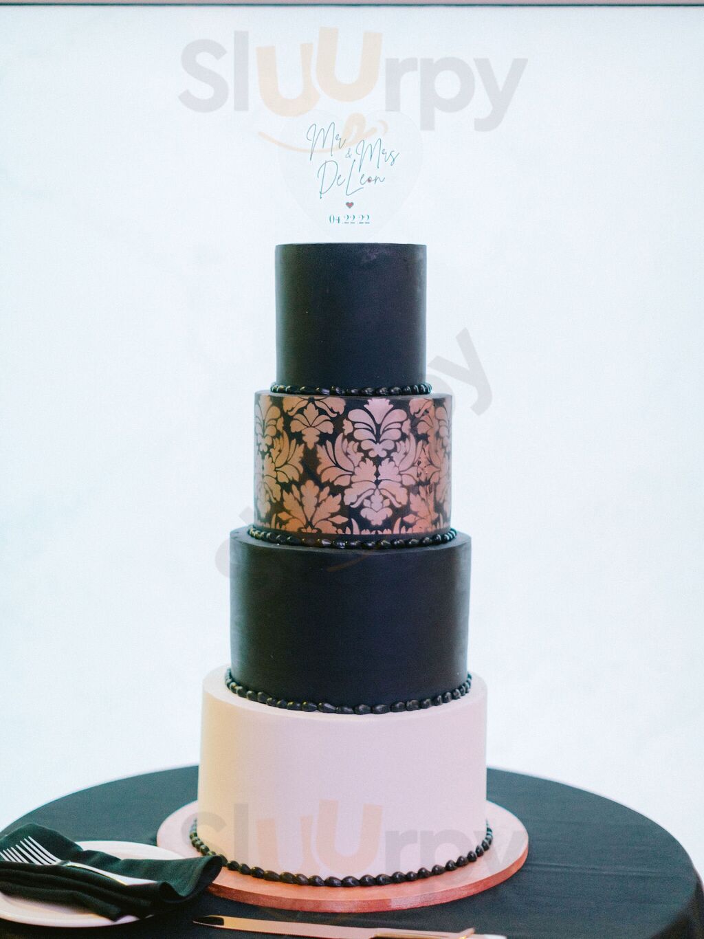 Rolling In Dough Bakery And Custom Cakes