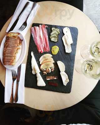 Custom American Wine Bar