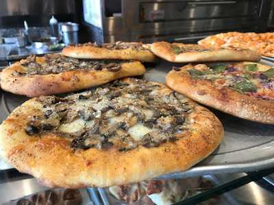 Torre's Italian Restaurant & Pizza