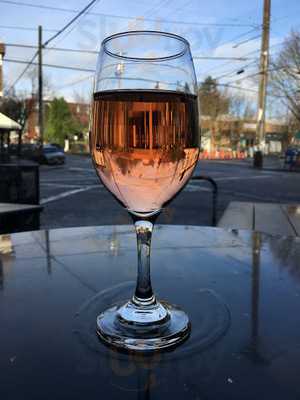 Lucky Horseshoe Lounge