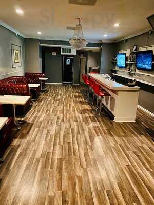 Quilox Restaurant & Lounge