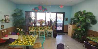 Meowee Wowee Hawaiian Shave Ice Cafe