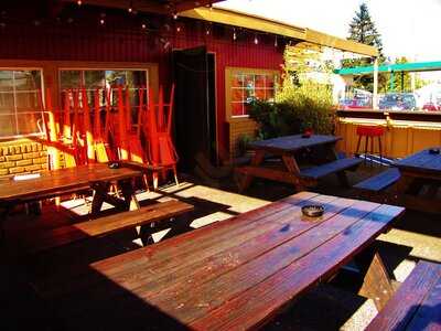 Lucky House Restaurant & Lounge