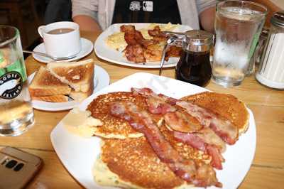 Captains Cafe Bar And Grill