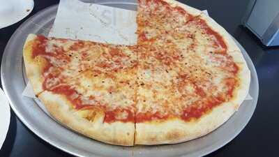 Quentin Pizzeria & Restaurant