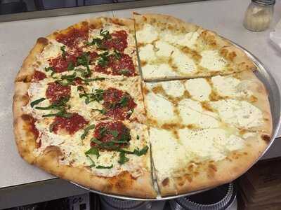 Quentin Pizzeria & Restaurant